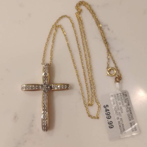 1 CTTW Diamond Cross Pendant Yellow Gold - Picture 6 of 8